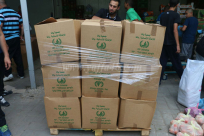 بالفيديو: جمعية يافا توزع مئات الطرود الغذائية على العائلات المستورة في المدينة